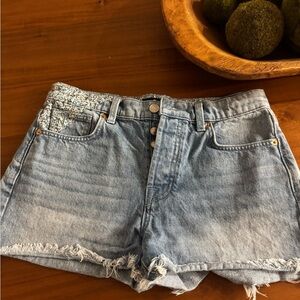 7 for all mankind MONROE CUT-OFF Hidden Button Fly in Light/Medium Blue Wash 27